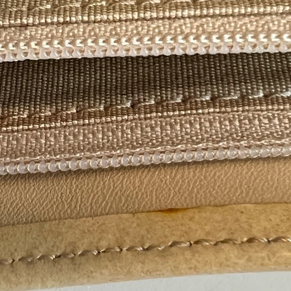 Jimmy Choo Beige Patent Leather Purse w/Authenticity Card - Picture 13 of 16